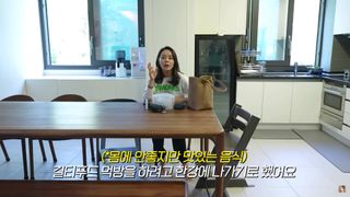Han Ga-in feet photo 10