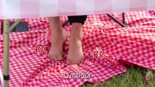 Han Ga-in feet photo 5