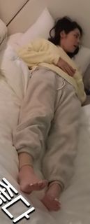 Han Ga-in feet photo 20