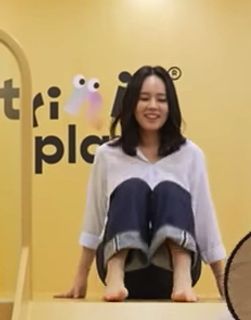 Han Ga-in feet photo 10