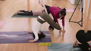 Han Ga-in feet photo 3