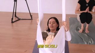 Han Ga-in feet photo 17