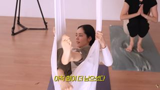 Han Ga-in feet photo 15