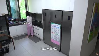 Han Ga-in feet photo 10