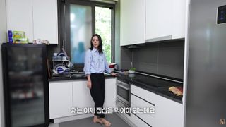 Han Ga-in feet photo 10