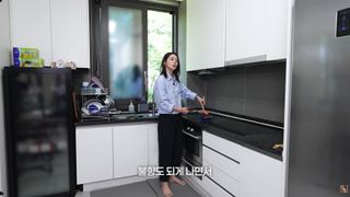 Han Ga-in feet photo 8