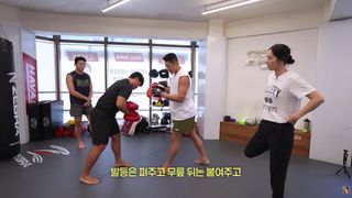 Han Ga-in feet photo 17