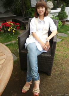 Han Hyo-joo feet photo thumbnail