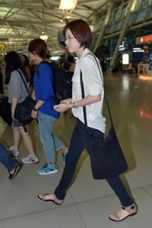 Han Hyo-joo feet photo thumbnail