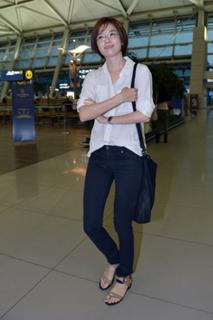 Han Hyo-joo feet photo thumbnail