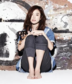 Han Hyo-joo feet photo thumbnail