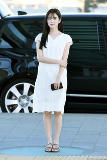Han Hyo-joo feet photo thumbnail