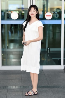 Han Hyo-joo feet photo thumbnail