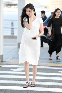 Han Hyo-joo feet photo thumbnail