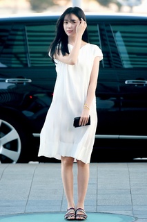 Han Hyo-joo feet photo thumbnail
