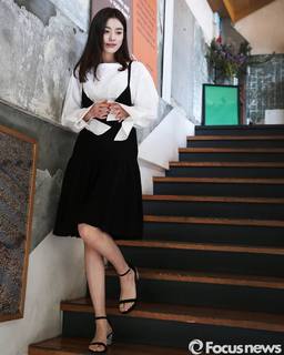 Han Hyo-joo feet photo thumbnail