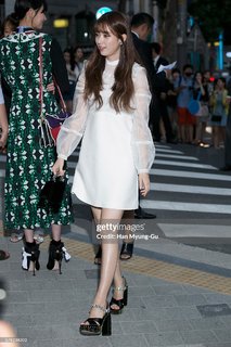 Han Hyo-joo feet photo thumbnail