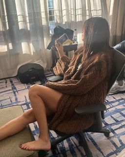 Han Hyo-joo feet photo thumbnail