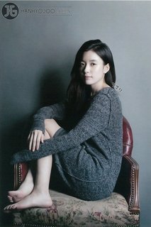 Han Hyo-joo feet photo thumbnail