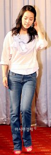 Han Ji-min feet photo 7