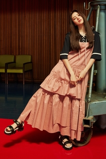 Han So-hee feet photo thumbnail