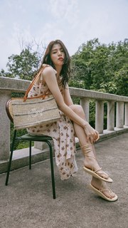 Han So-hee feet photo thumbnail