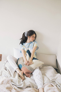 Han So-hee feet photo thumbnail