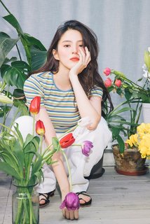 Han So-hee feet photo thumbnail