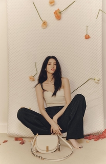 Han So-hee feet photo thumbnail