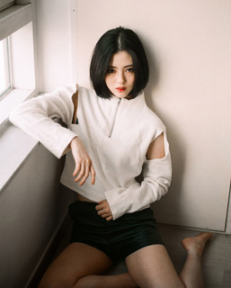 Han So-hee feet photo thumbnail