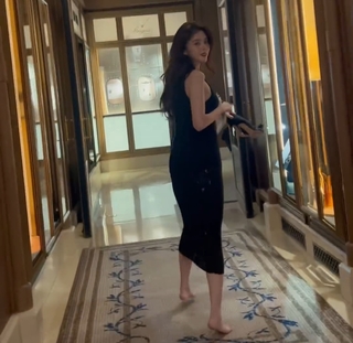 Han So-hee feet photo thumbnail