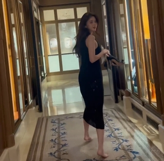 Han So-hee feet photo thumbnail