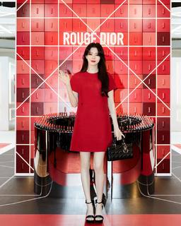 Han So-hee feet photo thumbnail