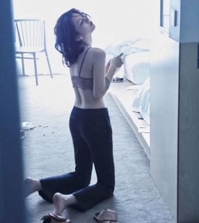 Han So-hee feet photo thumbnail
