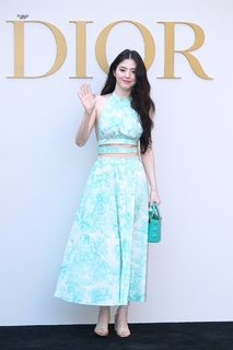 Han So-hee feet photo thumbnail