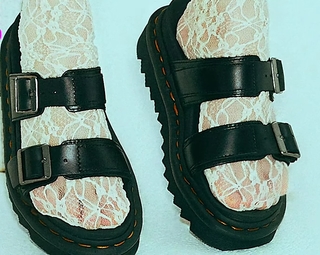 Han So-hee feet photo thumbnail