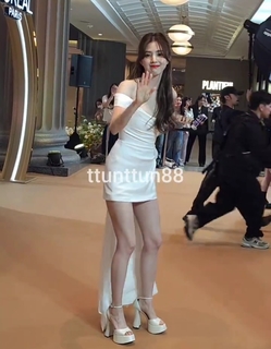 Han So-hee feet photo thumbnail