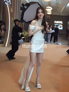 Han So-hee feet photo thumbnail