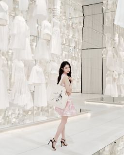 Han So-hee feet photo thumbnail