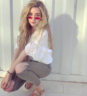 Hana El Zahed feet photo thumbnail