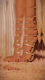 Hana El Zahed feet photo thumbnail