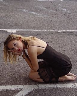 Hana Hayes feet photo 4
