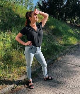 Hana Kynychová feet photo 3