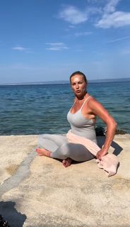 Hana Kynychová feet photo 2