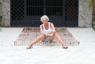 Hana Maslíková feet photo 5