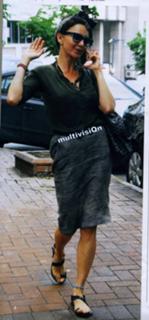 Hande Ataizi feet photo 2