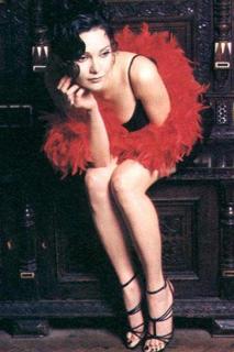 Hande Ataizi feet photo 15