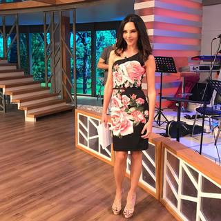 Hande Ataizi feet photo 15