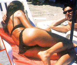 Hande Ataizi feet photo 14