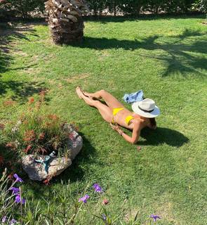 Hande Ataizi feet photo 5